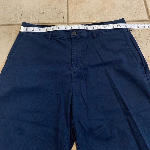 Old Navy Ultimate Tech Slim Built-in Flex Chino Shorts - Size 33 - Picture 6 of 6